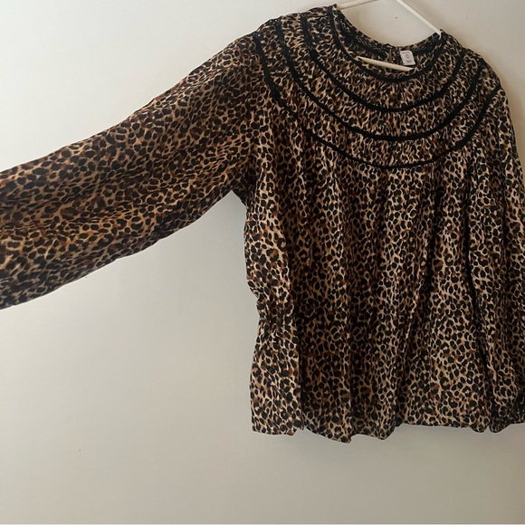 Old Navy Leopard Print Women's Top - Picture 4 of 7